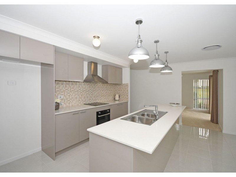 30 Windjammer Circuit, River Heads QLD 4655