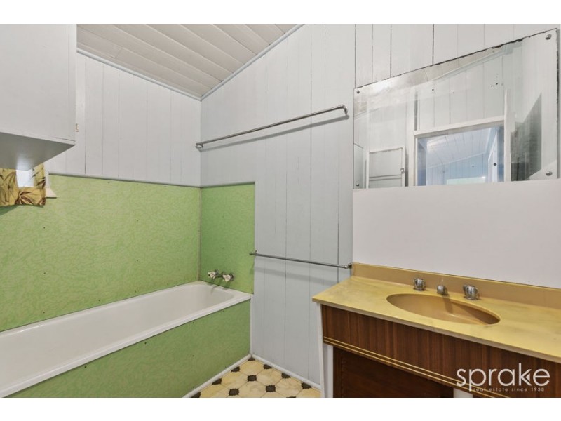 8 Kelly Street, Point Vernon QLD 4655