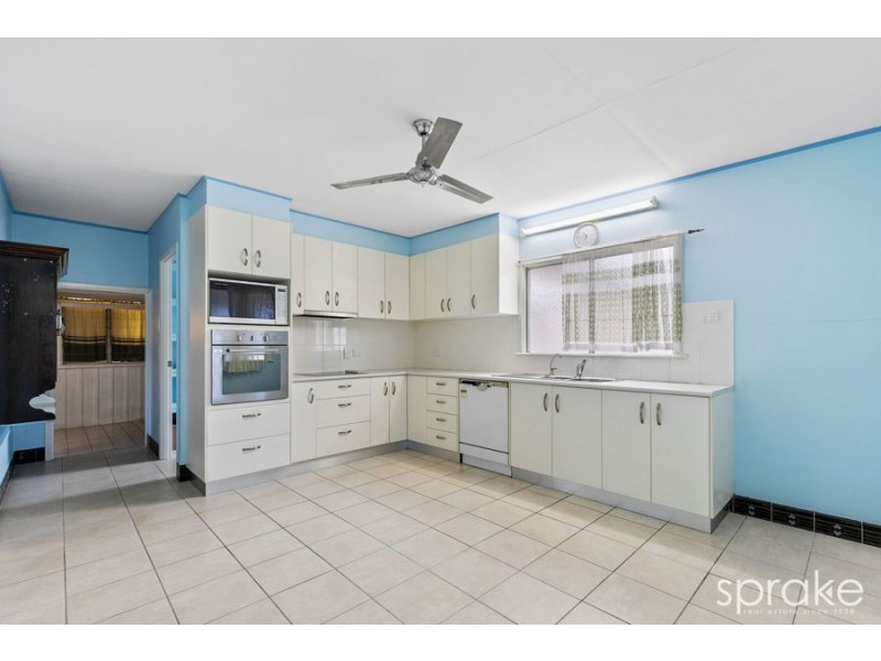 8 Kelly Street, Point Vernon QLD 4655