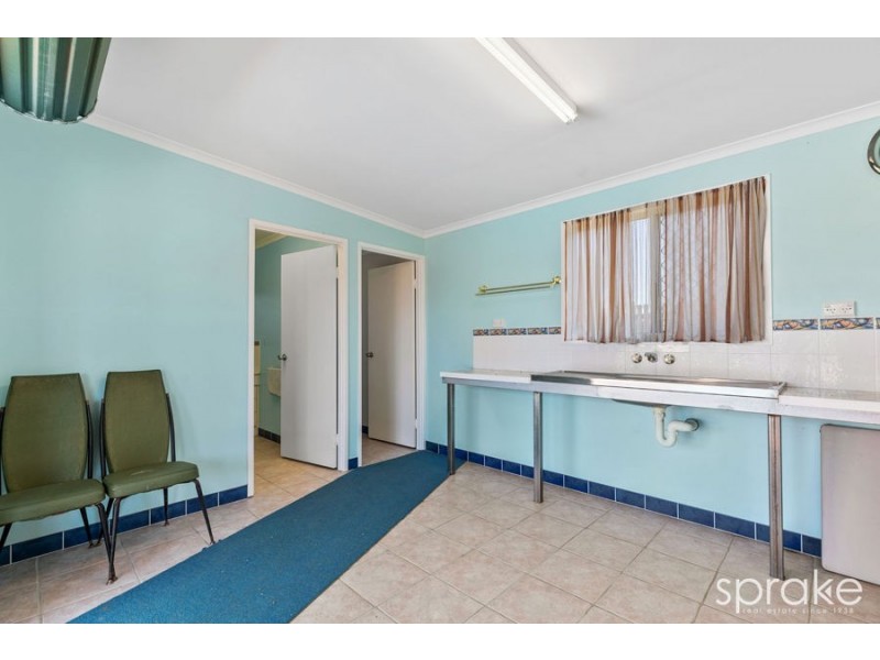 8 Kelly Street, Point Vernon QLD 4655