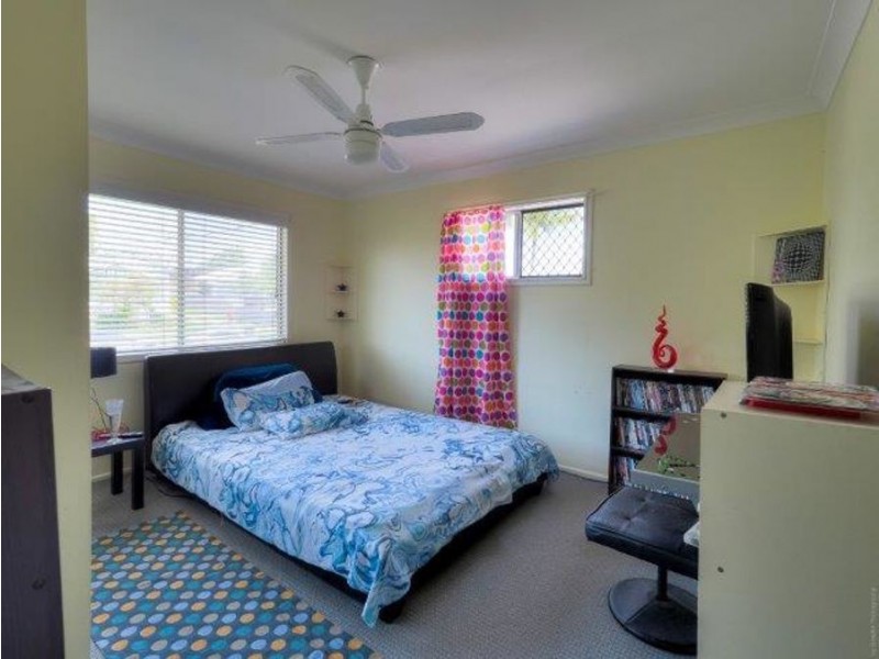 66 Kent Street, Urangan QLD 4655