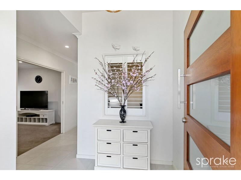 16 Bronte Place, Urraween QLD 4655