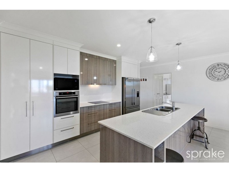 16 Bronte Place, Urraween QLD 4655