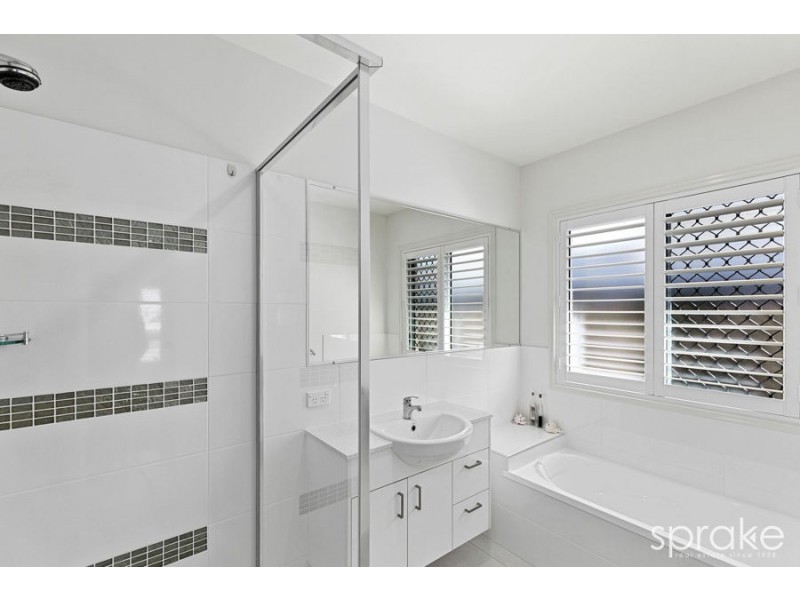 16 Bronte Place, Urraween QLD 4655