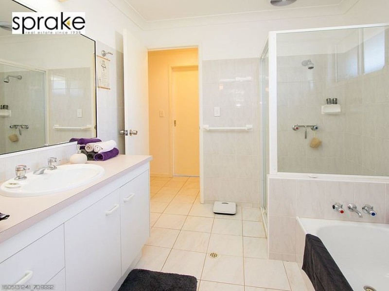 11 Oceanview Street, Point Vernon QLD 4655