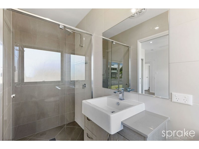 2 Tannen Court, Urangan QLD 4655