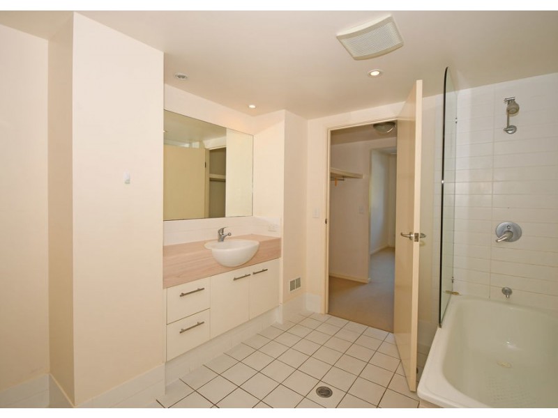 28/68 Pulgul Street, Urangan QLD 4655