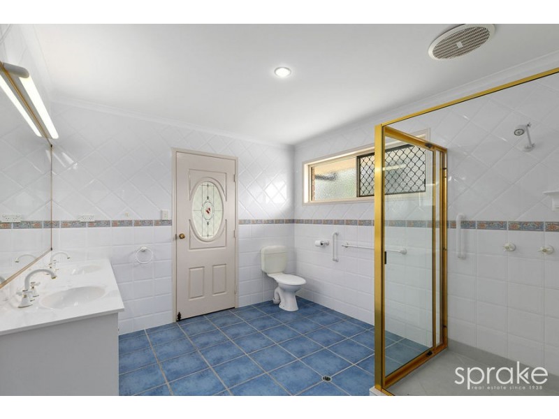 48 Senor Avenue, Urangan QLD 4655