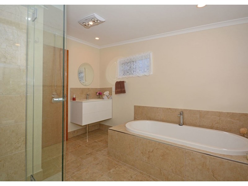 17 Ann Street, Torquay QLD 4655