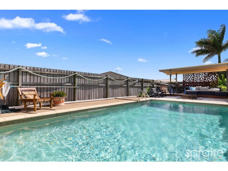 6 Sirius Court, Eli Waters QLD 4655