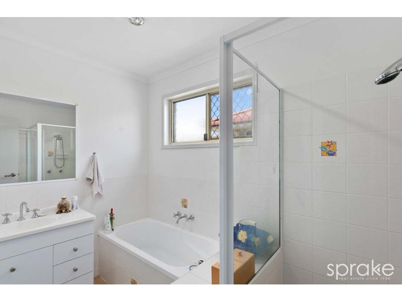 6 Sirius Court, Eli Waters QLD 4655