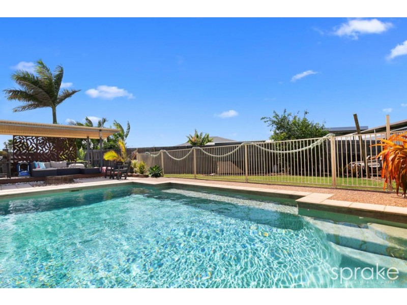 6 Sirius Court, Eli Waters QLD 4655