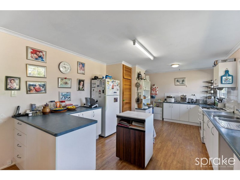 82 Hammond Street, Urangan QLD 4655