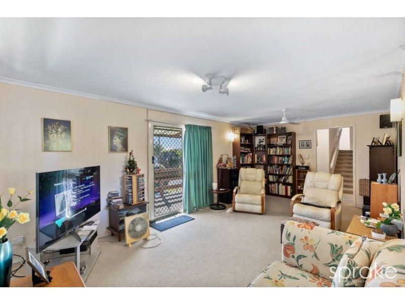 82 Hammond Street, Urangan QLD 4655