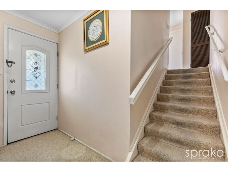 82 Hammond Street, Urangan QLD 4655