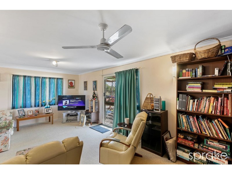 82 Hammond Street, Urangan QLD 4655