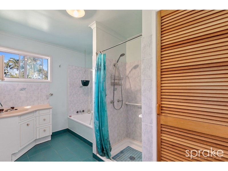 82 Hammond Street, Urangan QLD 4655