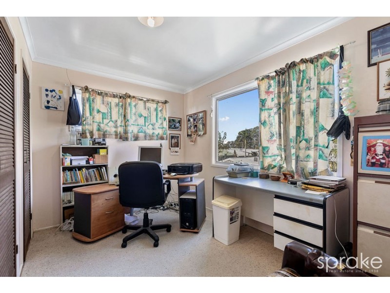 82 Hammond Street, Urangan QLD 4655