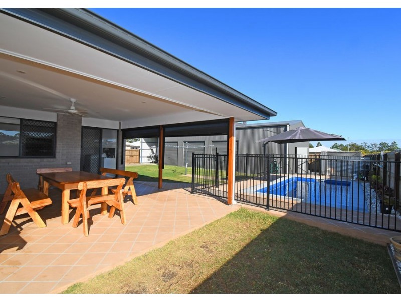 4 Wallace Court, Urangan QLD 4655