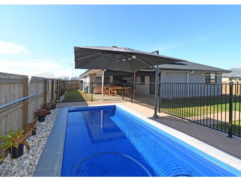 4 Wallace Court, Urangan QLD 4655