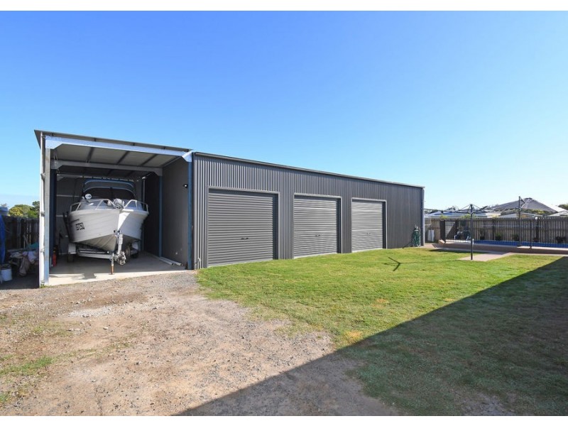 4 Wallace Court, Urangan QLD 4655