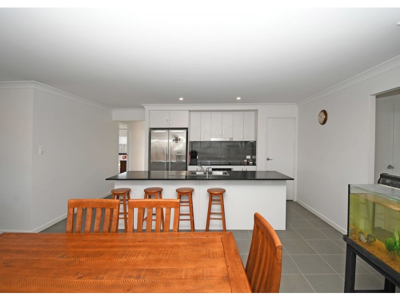 4 Wallace Court, Urangan QLD 4655