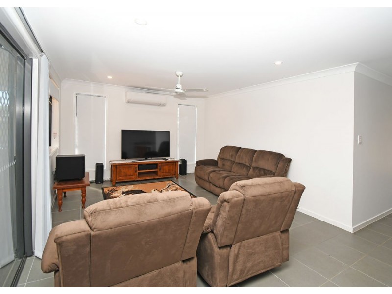 4 Wallace Court, Urangan QLD 4655