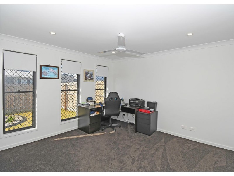 4 Wallace Court, Urangan QLD 4655