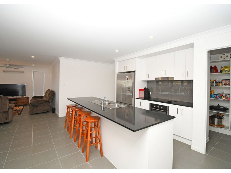 4 Wallace Court, Urangan QLD 4655