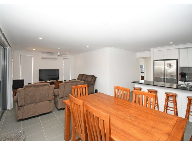 4 Wallace Court, Urangan QLD 4655