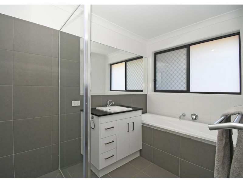 4 Wallace Court, Urangan QLD 4655