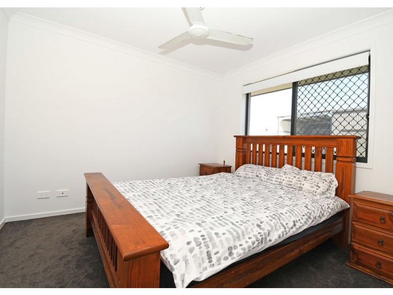 4 Wallace Court, Urangan QLD 4655