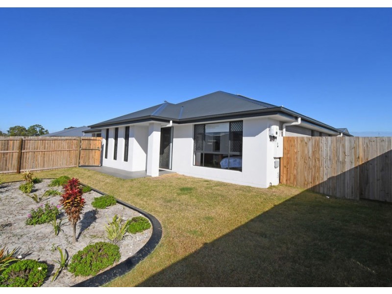 4 Wallace Court, Urangan QLD 4655