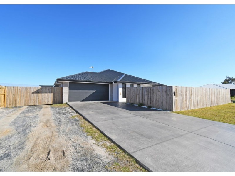 4 Wallace Court, Urangan QLD 4655