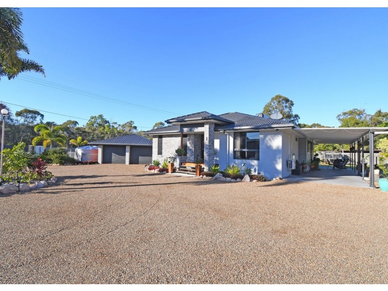 25 Walkers Road, Urangan QLD 4655