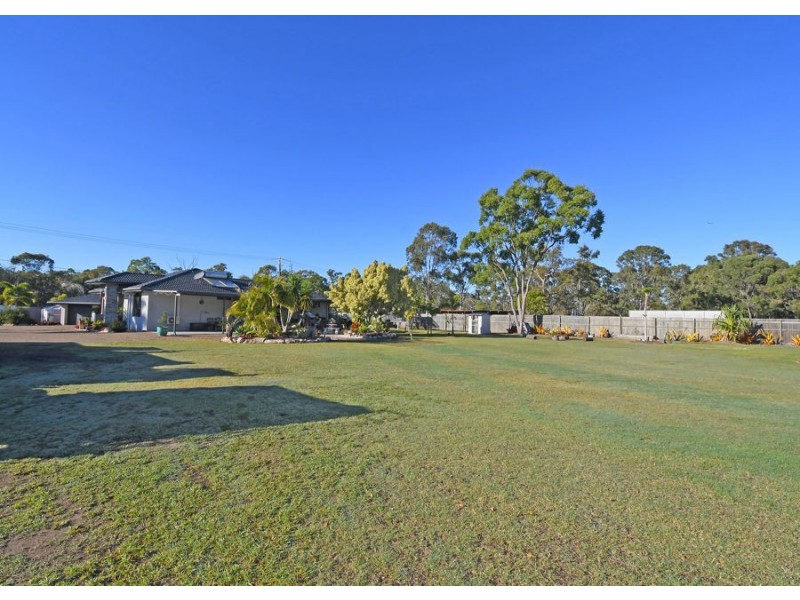 25 Walkers Road, Urangan QLD 4655