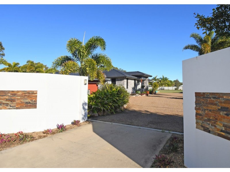 25 Walkers Road, Urangan QLD 4655