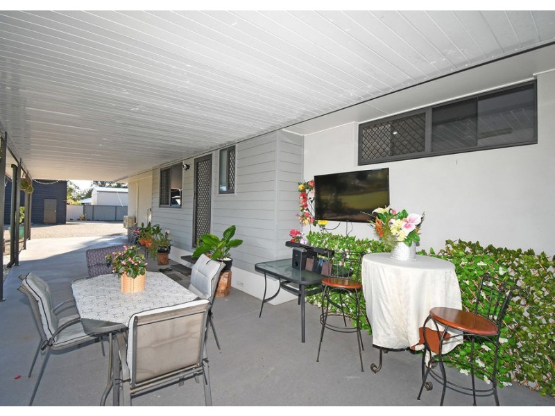 25 Walkers Road, Urangan QLD 4655