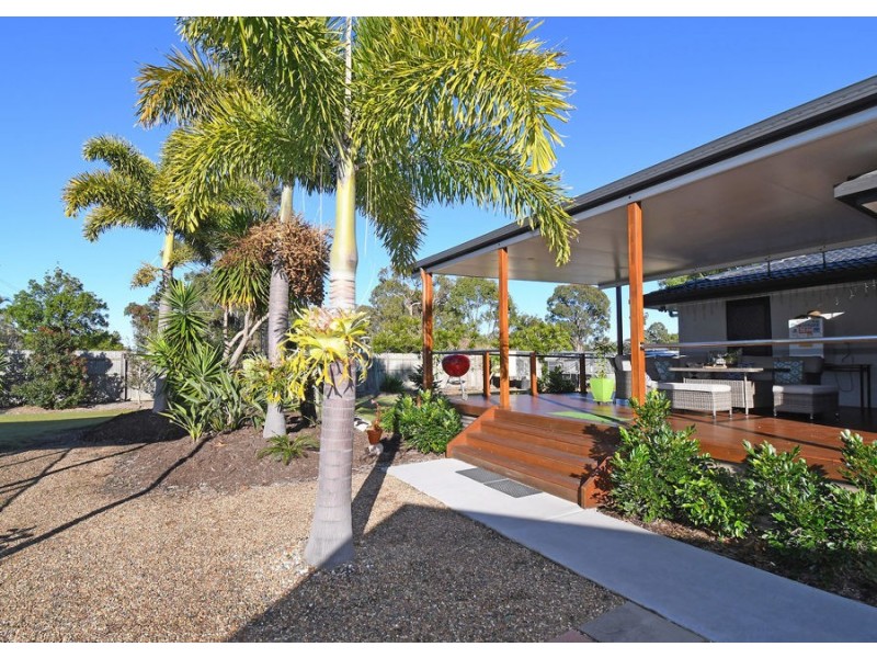 25 Walkers Road, Urangan QLD 4655