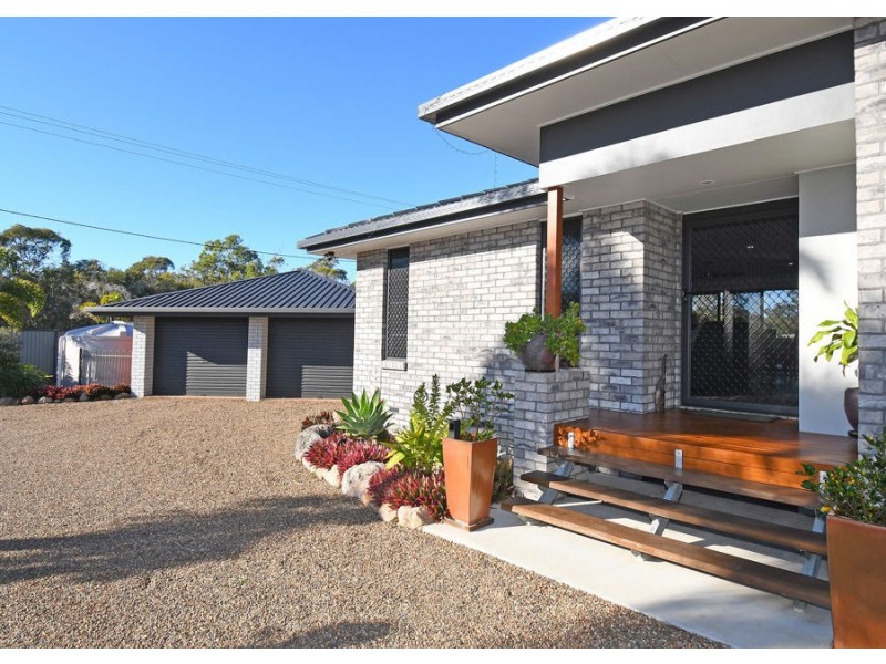 25 Walkers Road, Urangan QLD 4655