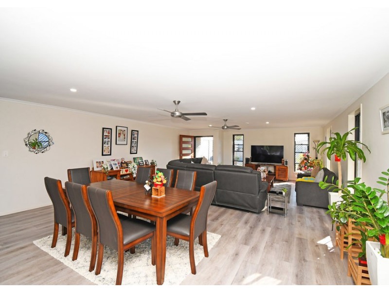 25 Walkers Road, Urangan QLD 4655