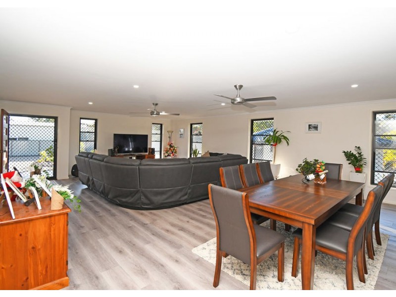 25 Walkers Road, Urangan QLD 4655