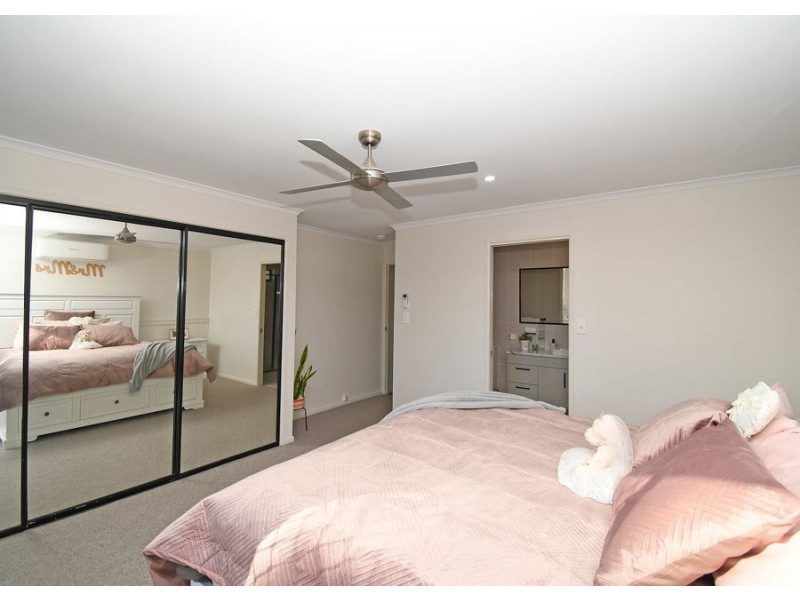 25 Walkers Road, Urangan QLD 4655