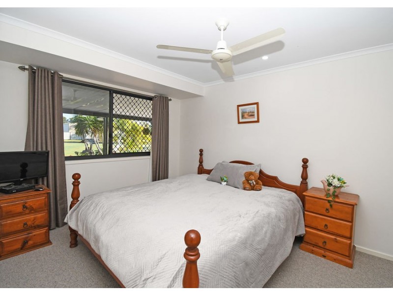 25 Walkers Road, Urangan QLD 4655
