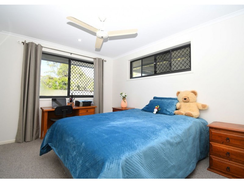 25 Walkers Road, Urangan QLD 4655