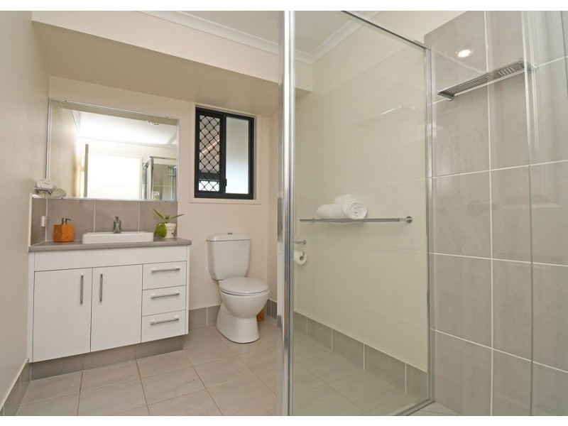 25 Walkers Road, Urangan QLD 4655