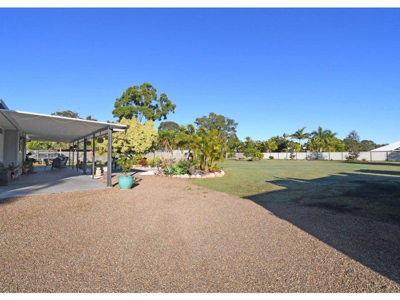 25 Walkers Road, Urangan QLD 4655