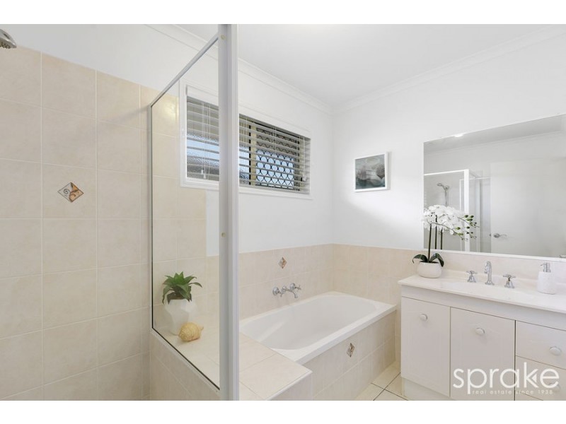 5 Sirius Court, Eli Waters QLD 4655