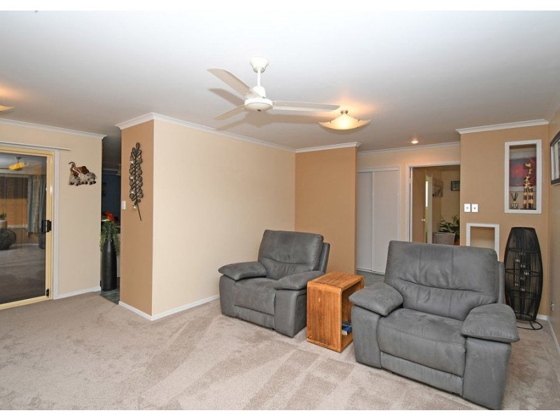 17 Brolga Court, Eli Waters QLD 4655