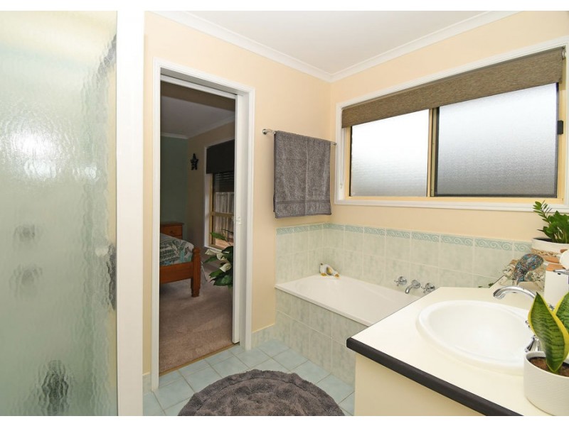 17 Brolga Court, Eli Waters QLD 4655